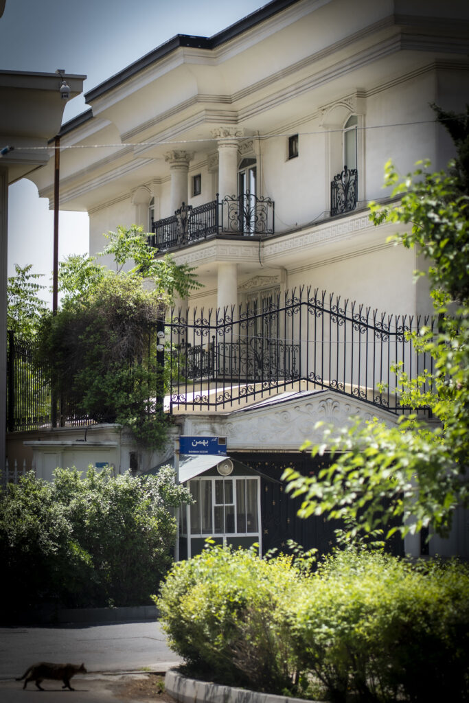 شهرک غرب واقع در منطقه ۲ تهران