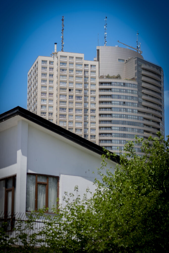 شهرک غرب واقع در منطقه ۲ تهران