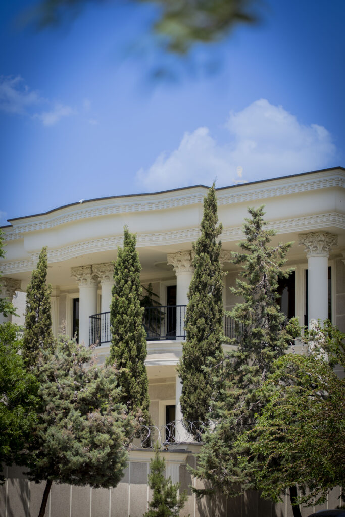 شهرک غرب واقع در منطقه ۲ تهران