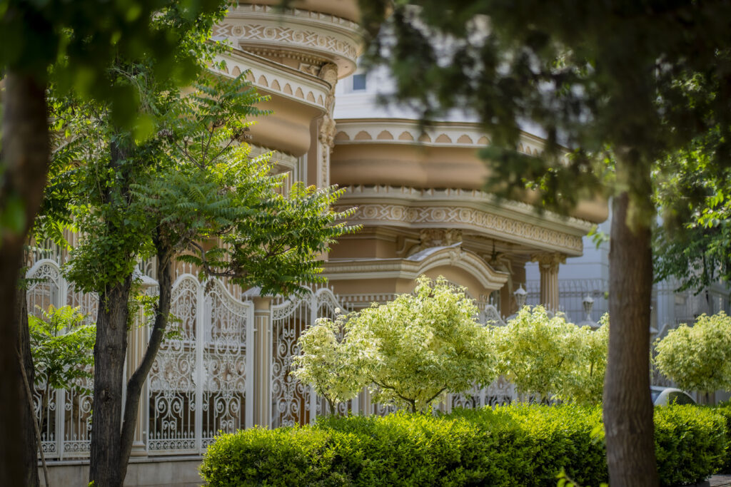 شهرک غرب واقع در منطقه ۲ تهران